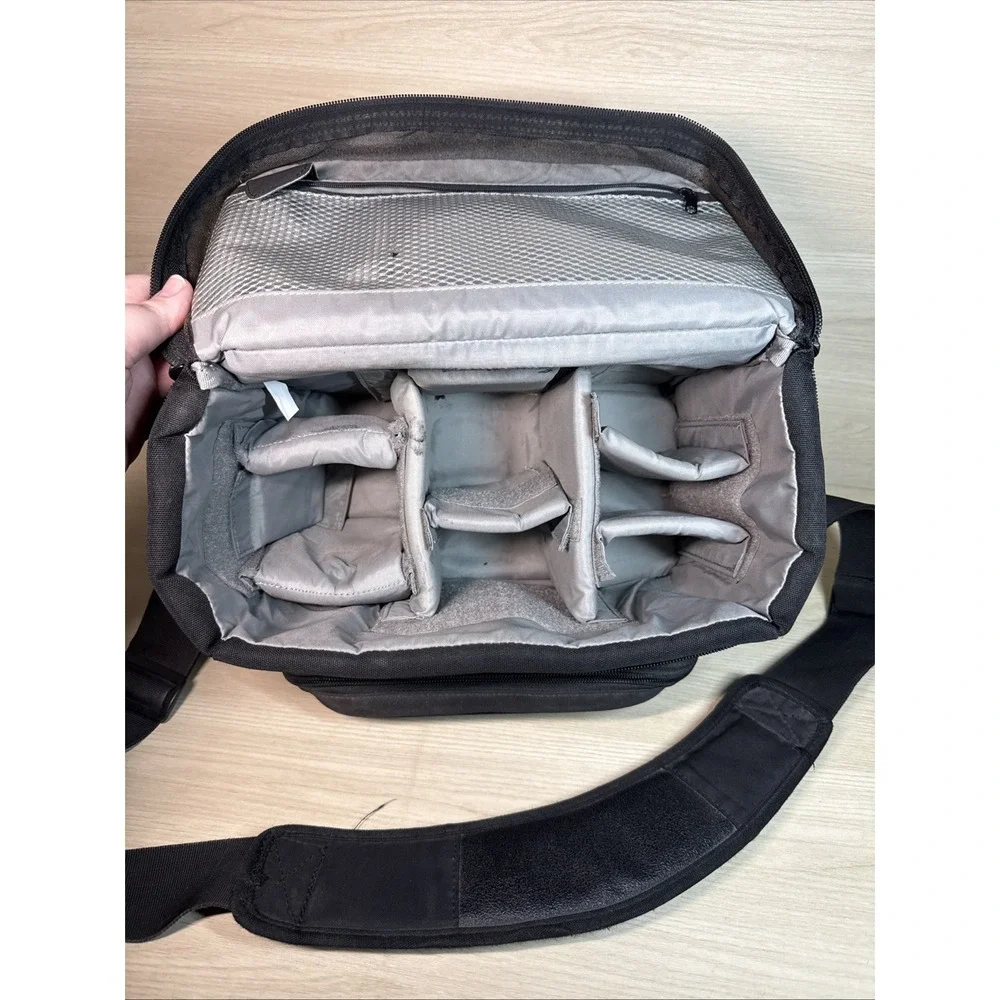 Lowepro‎ Nova 4 AW Camera Bag - Black Pre Owned Customizable Zip Clip Crossbody